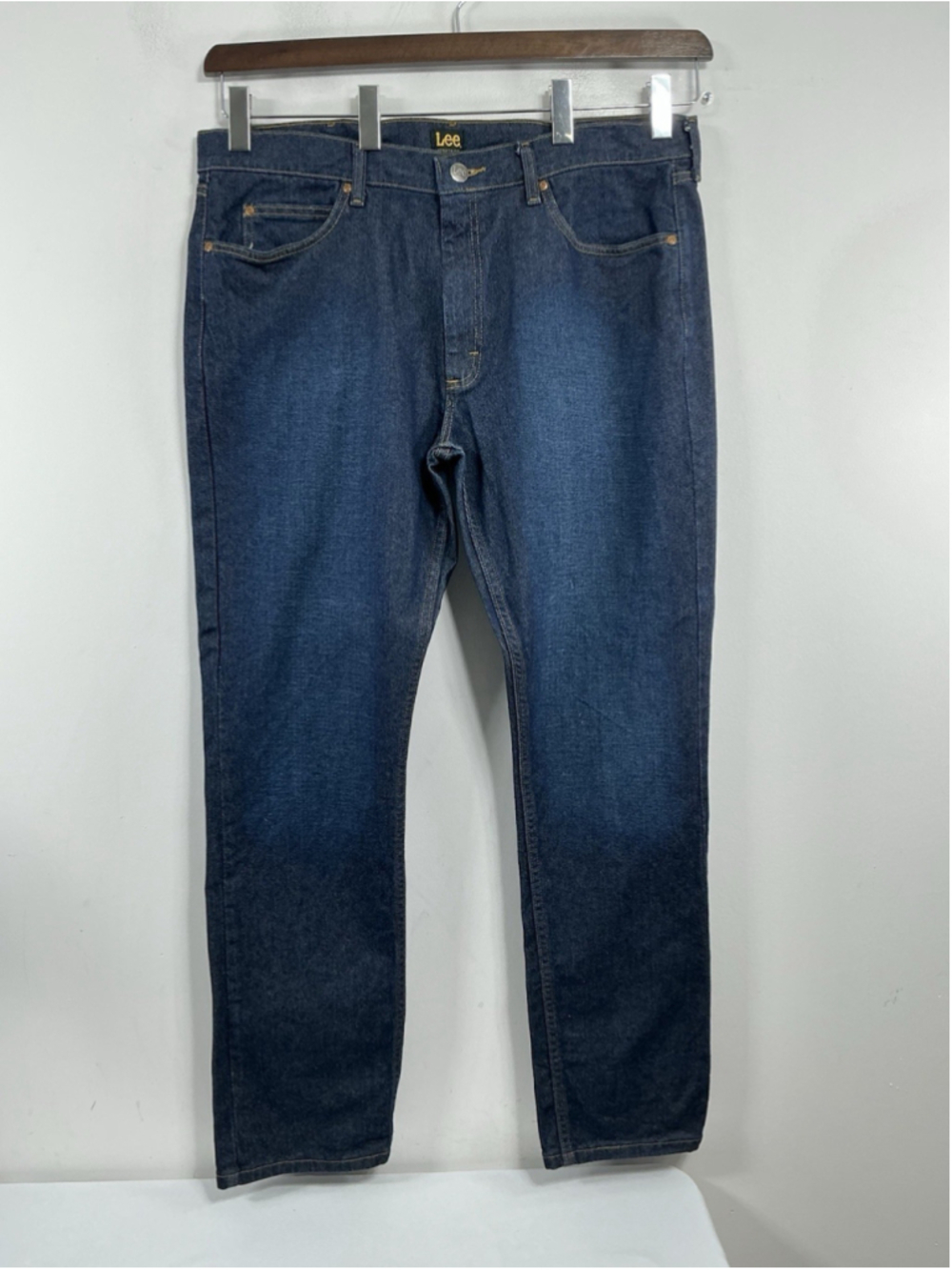 Mens Excellent Condition Lee Athletic Fit Blue Jeans Size 38x34